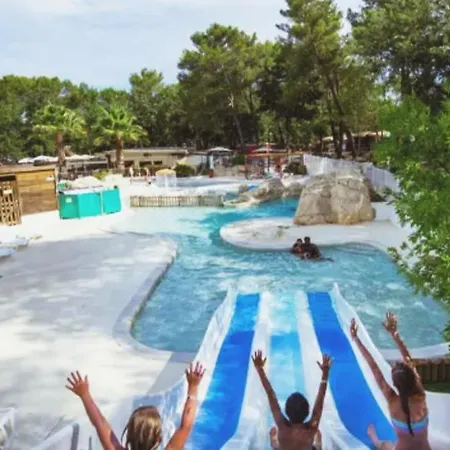 Terre De Provence, Mobil 4*